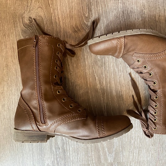 Boots - Picture 2 of 5